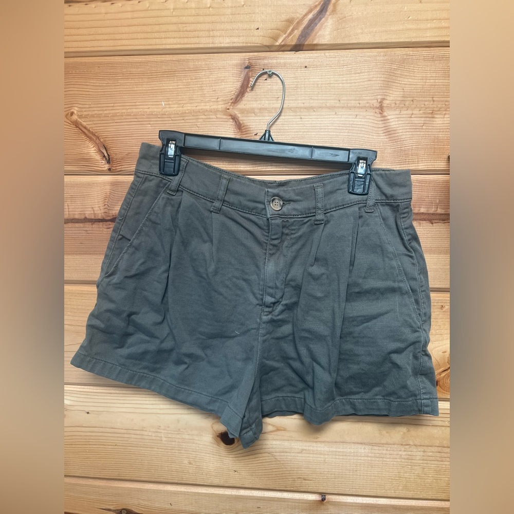 Free People Women’s Billie Pleated Short in Army Green